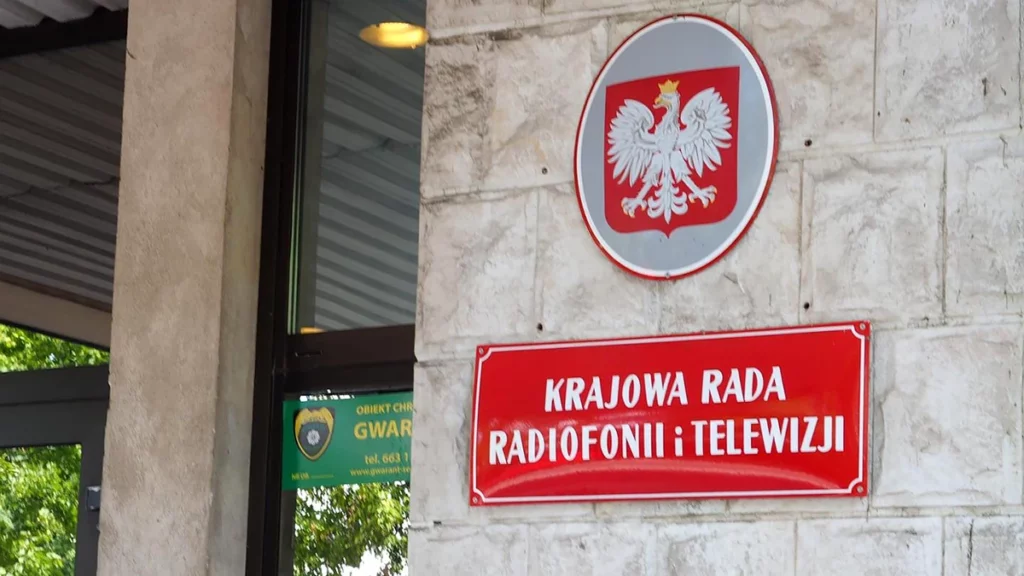 TVN ukarany za wodę gazowaną. Sąd utrzymał 70 tys. zł kary