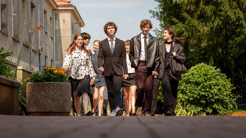 „Piep*zyć Mickiewicza 3” w Disney+: studniówka, dramaty i dorosłość