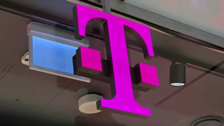 Właściciel T-Mobile przejmuje Inea i Fiberhost za miliard euro